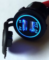 SAM-0446-BL   Ładowarka montażowa 2gn.USB  hermetyczna 5V 3.1A niebieskie podświetlenie